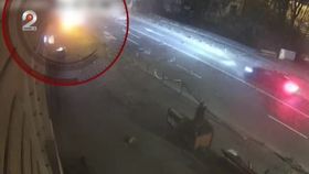 VIDEO Patru tineri din Brașov au ajuns cu mașina direct în zidul primăriei
